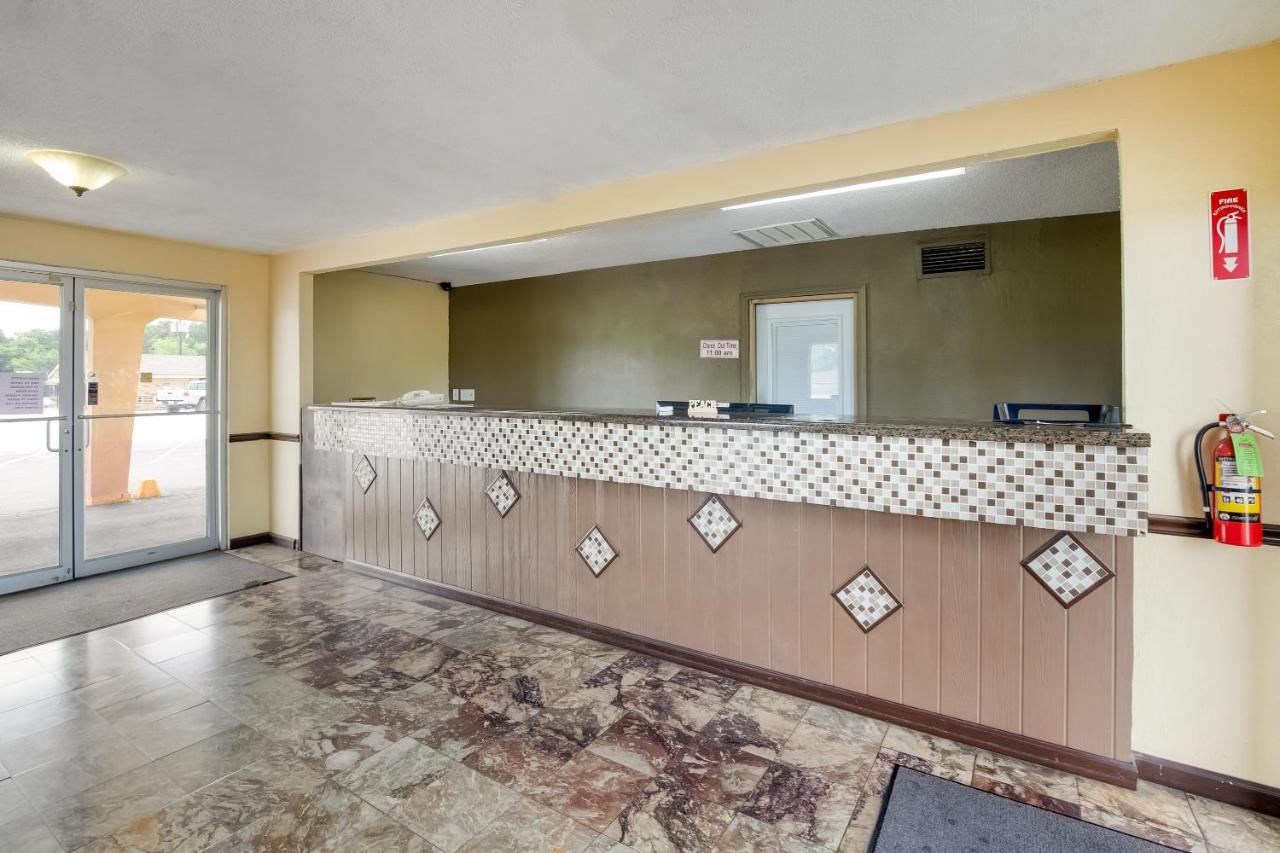 Oyo Hotel Lake Charles La I-10 Exterior photo