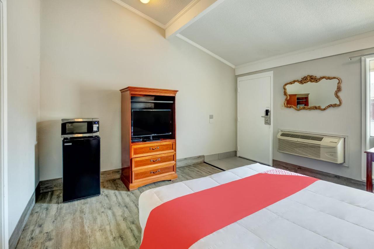 Oyo Hotel Lake Charles La I-10 Exterior photo
