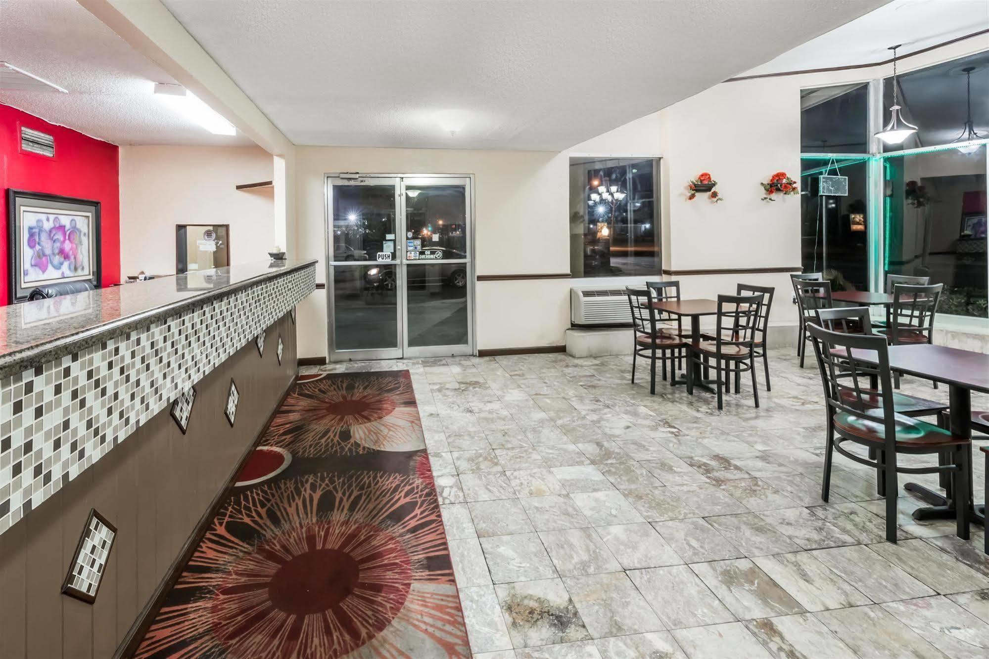 Oyo Hotel Lake Charles La I-10 Exterior photo